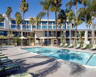 DoubleTree by Hilton San Diego Bayside - סן דייגו - בריכה