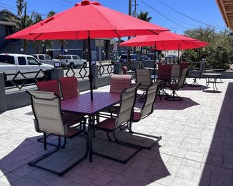 Surf City Inn & Suites - Santa Cruz - Patio