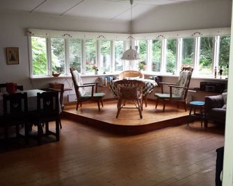 Spacious house with beautiful views of Lake Möckeln and individual location. Beachfront property. - Älmhult - Restaurant