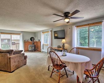 Lincoln Condo with Pool Access - 6 Mi to Loon Mtn! - Lincoln - Dining room