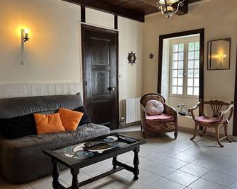 202 - Maison en pierre à proximité des Sables-D'or - Plurien - Sala de estar