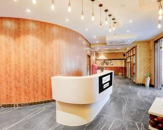 Luxurious Family Retreat With Pool in Patna - Patna - Front desk