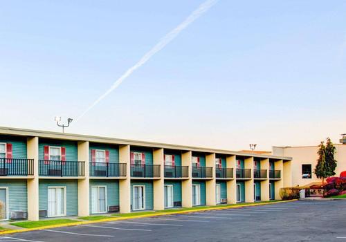 Comfort Inn Conference Center 97 9 7 Pittsburgh Hotel Deals Reviews Kayak