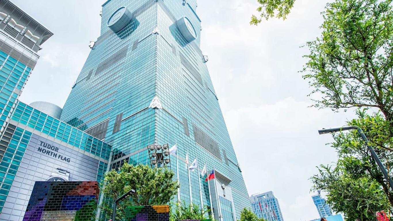 سي إتش بليس إكس هوتل