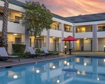 Best Western Heritage Inn - Concord - Pool