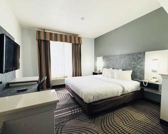 Fairbridge Inn & Suites Cleburne - Cleburne - Bedroom