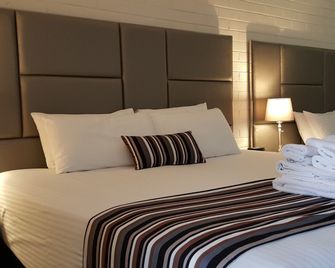Hibiscus Lakeside Motel - Budgewoi