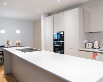West Townhouse by CasaCity - Mánchester - Cocina
