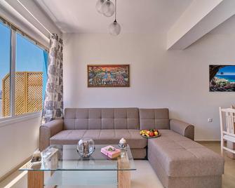 Lake Front Villa for 16, with 2 New Private Pool - Georgioupoli - Salon