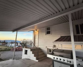 Tooele historic home on Main Street - Tooele - Balkón