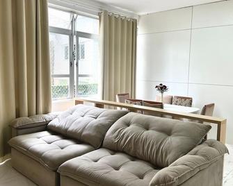 Vista Mar | 3 Quartos c/ Ar | 50m da Praia | Vaga - Sao Vicente - Sala de estar