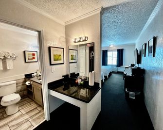 At Home Inn & Suites - Pensacola
