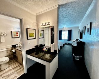 At Home Inn & Suites - Pensacola