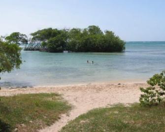 Rustic 3 Bedroom, 3 Bathroom House With Ocean View, Walk To The Beach - Guánica - Playa