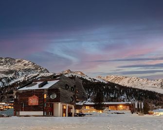 Blu Hotel Senales Zirm-Cristal - Senales - Edificio
