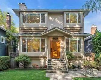 Modern Guest Suite in Kitsilano - Vancouver