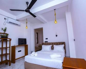 Sakura Surf Lanka Hotel & Restaurant - Weligama - Ložnice