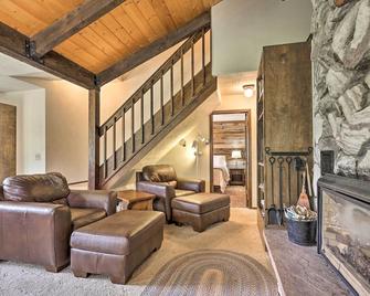 2 Mi to Grand Lake Cabin with Fireplace and Library! - Grand Lake - Salon