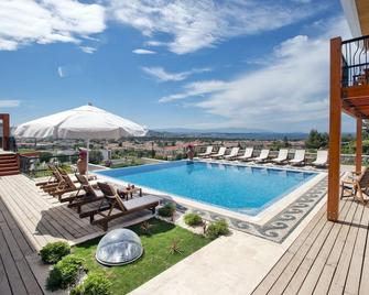 ألكاتي فيلا رنك - ألاكاتي - حوض السباحة