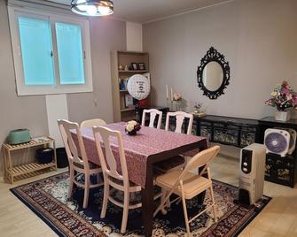 문경 여유 - 문경 - 다이닝룸