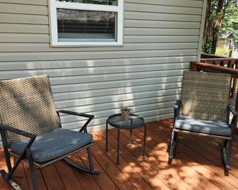 Scrappyjax Cozy Cabin #4 - Glenwood - Patio