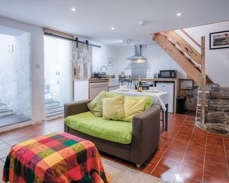 Soap Barn - 1 Bedroom Cottage - Manorbier - Manorbier - Living room