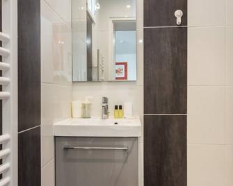 Cmg Porte De Chatillon - Malakoff I - Malakoff - Bagno