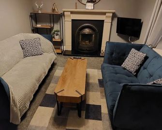 Amy's Place Charming 3 Bed House Donegal - Donegal - Living room