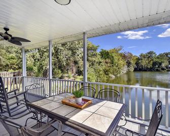 Serenity Lake Cottage - Brunswick - Restaurant