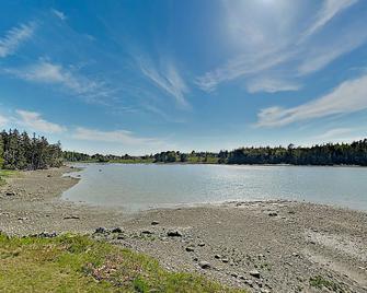 Noonie's Nest Waterfront Cottage on Mount Desert Isle - Mount Desert - Playa