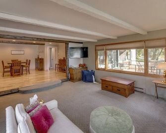 Whitefish Lake Home with Heated Indoor Pool - Crosslake - Living room
