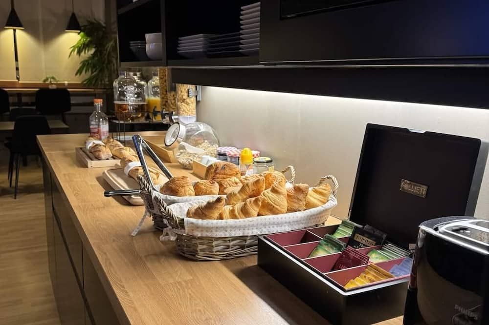Cit'Hôtel l'Europe - Cholet - Buffet