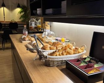 Cit'Hôtel l'Europe - Cholet - Buffet