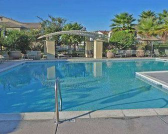 Lepark White Luxury With Pool & Spa Next To Downtown Airport Golden 1, Hospitals - סקרמנטו - בריכה