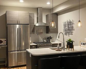 Victorian Home in Denver's Hip Highlands Square - Denver - Kitchen