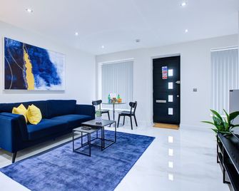 Hybrid Resi - Uxbridge with onsite car parking, near London Heathrow Airport - Uxbridge - Living room