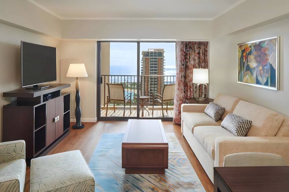 Hilton Hawaiian Village - Many Dates Available! - Honolulu - Living room