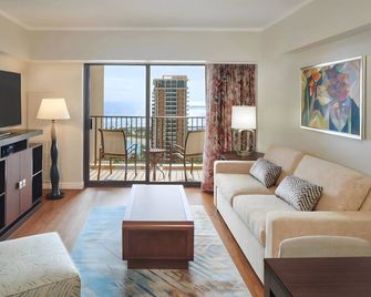 Hilton Hawaiian Village - Many Dates Available! - Honolulu - Living room