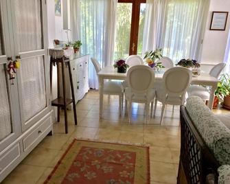 Al Mandorlo Casa Vacanze - 維泰博 - 餐廳