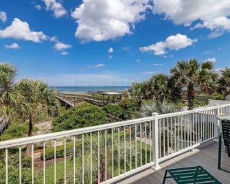 Dog Friendly Oceanfront Beach House by RedAwning - Fernandina Beach - Balcone