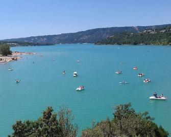 quiet in small hamlet; surrounded by meadows at 37 ch de l'estang, Bargeme - La Bastide - Plage