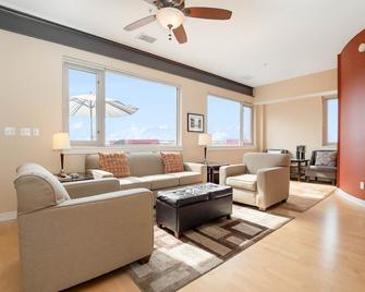 Luxurious Ludington Condo - Ludington - Living room