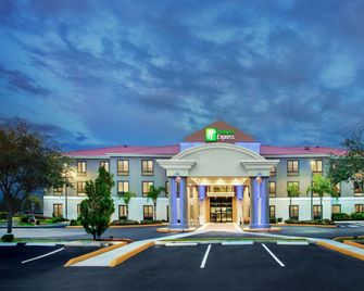 Holiday Inn Express & Suites Sebring By IHG - Sebring - Edificio