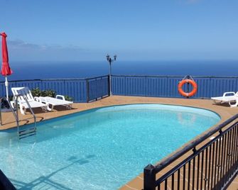Vila Brava cottage - Ribeira Brava - Bể bơi