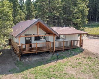 Adventure Cabin w Expansive Views, Skiing nearby - Philipsburg - Edificio