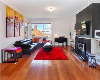 Lake Wendouree Luxury Apartments - Ballarat - Living room