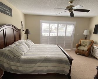 town house minutes away from Deerfield beach!! - Deerfield Beach - Bedroom