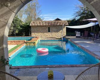 Gite Le Bois De Montpouillan - Марманд - Басейн