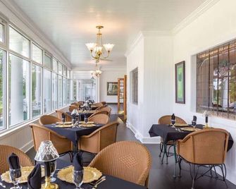 2 Spacious Suites w/ Pool & Gym | Pet Friendly Nature Stay w/ Free Parking! - Pembine - Restaurant