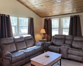 Whitetail Woods-5 acres, 3-bedroom house, Ozark National Forest, Clarksville AR - Clarksville - Obývací pokoj